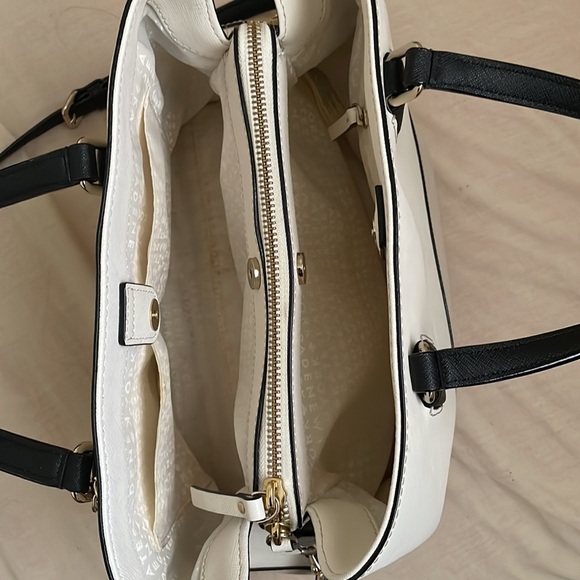 Kate spade 2 way bag. - Picture 3 of 4